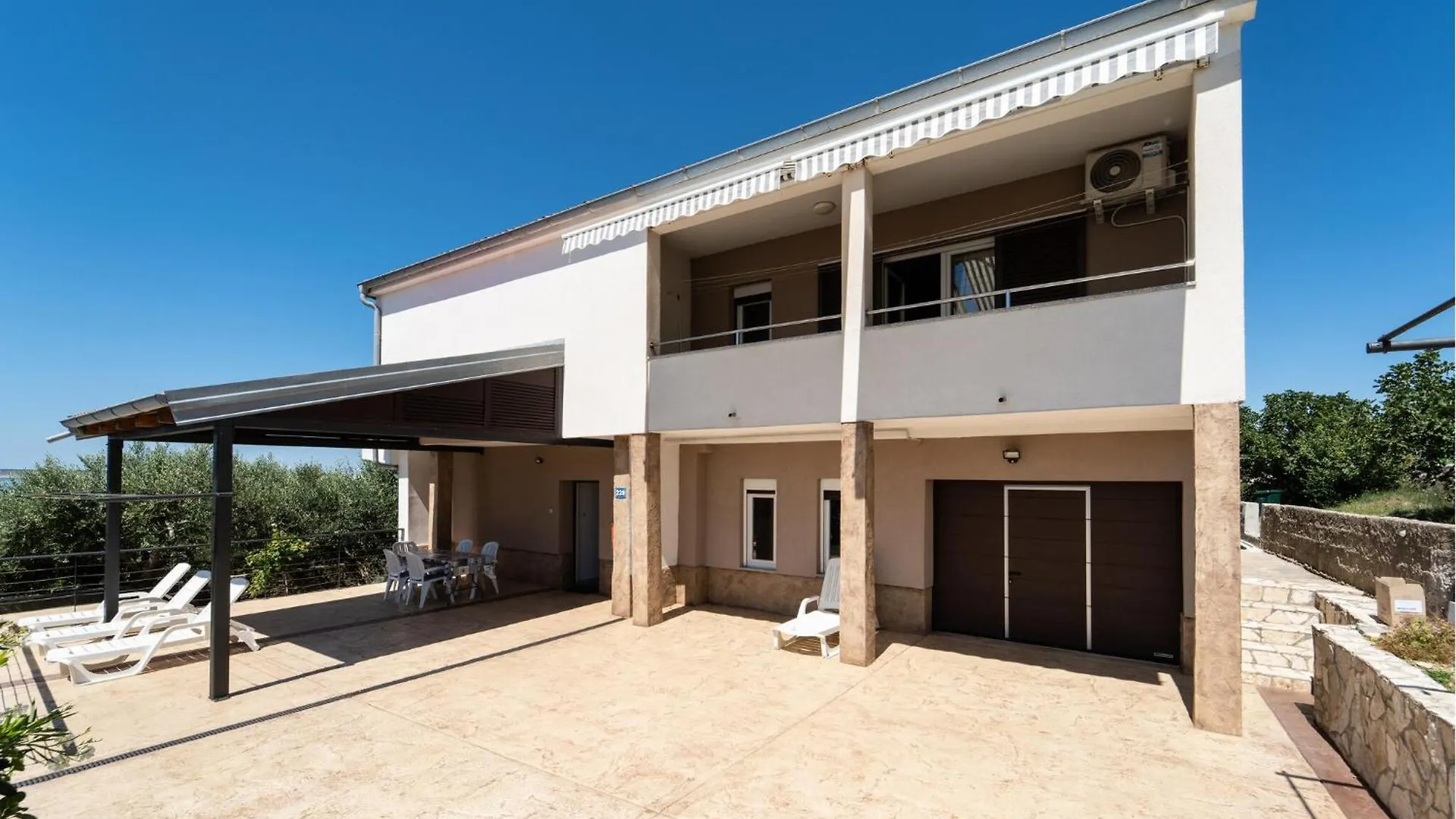 2 Bedroom Lovely Apartment In Rtina Croatia