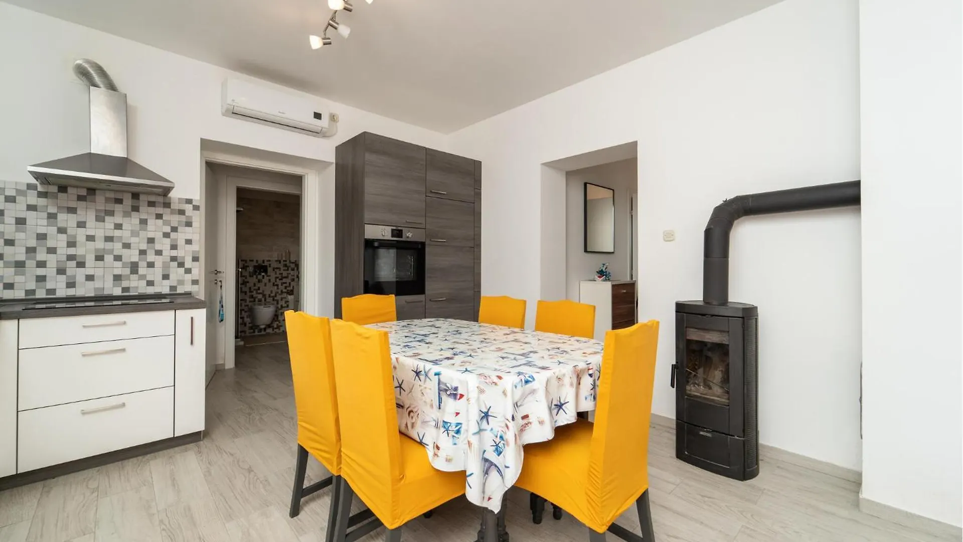 2 Bedroom Lovely Apartment In Rtina
