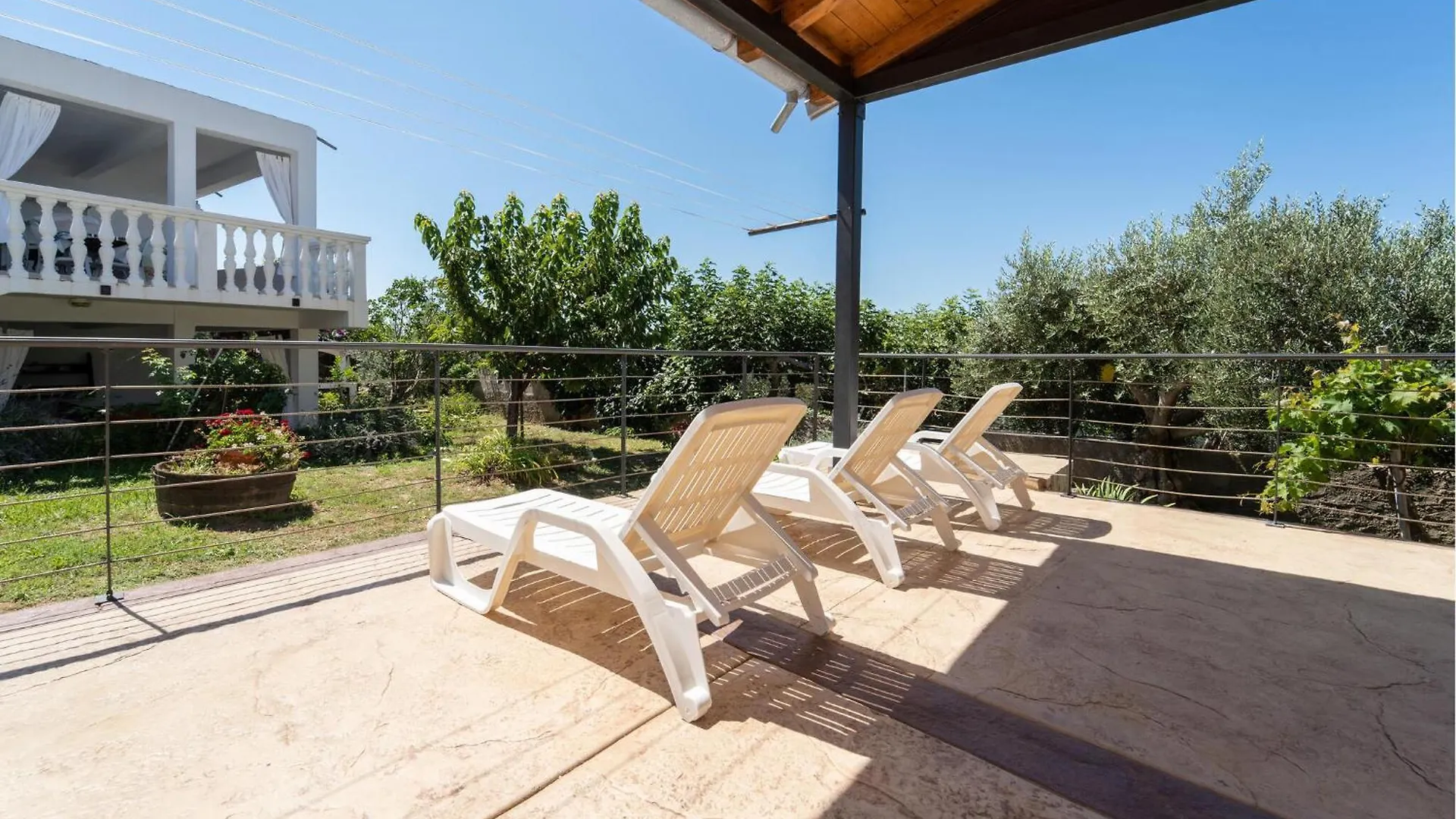 2 Bedroom Lovely Apartment In Rtina